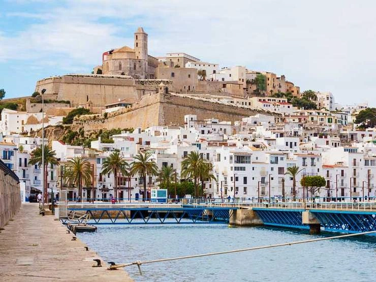 Ακτοπλοϊκός προορισμός Ibiza
