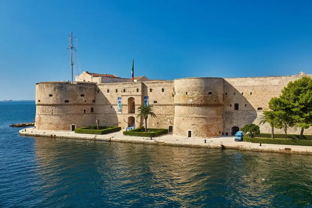 Taranto πλοίο προορισμός