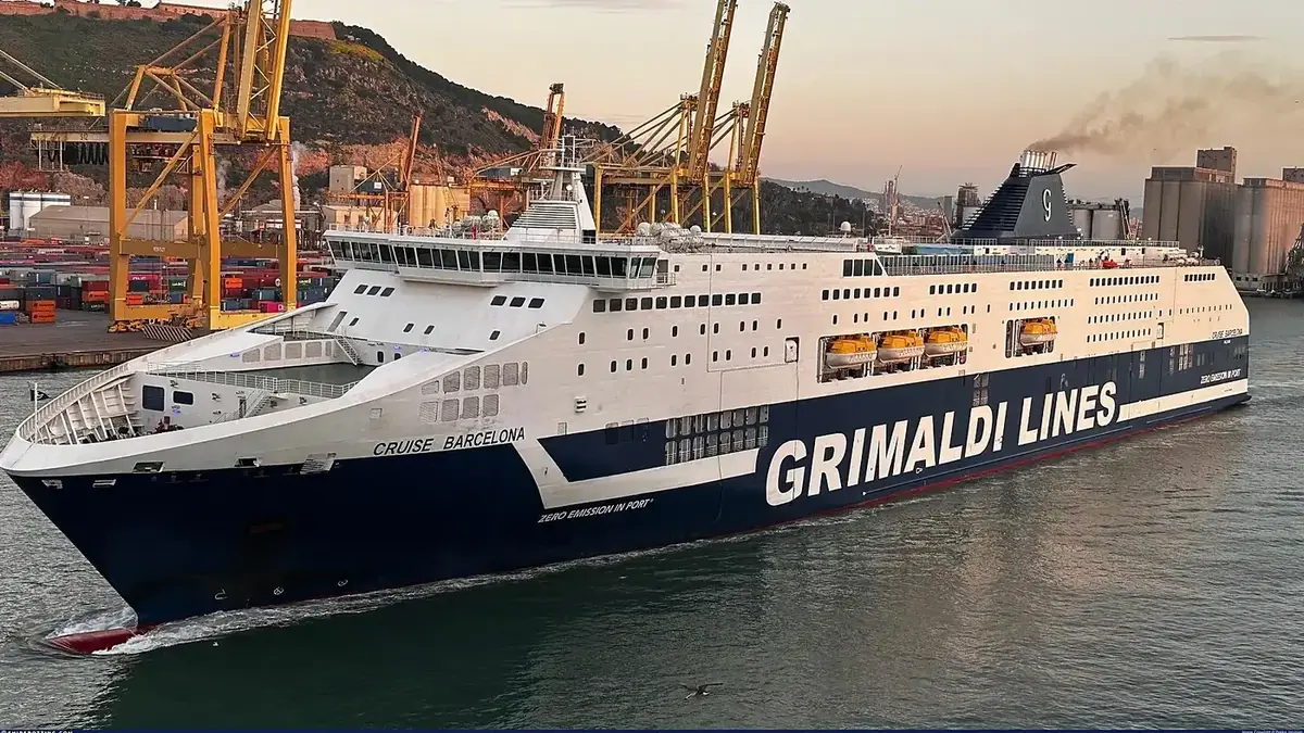 Grimaldi Lines πλοίο